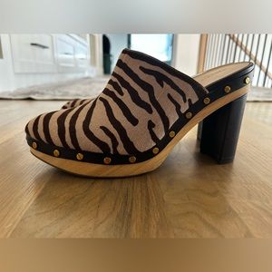 Veronica Beard clogs